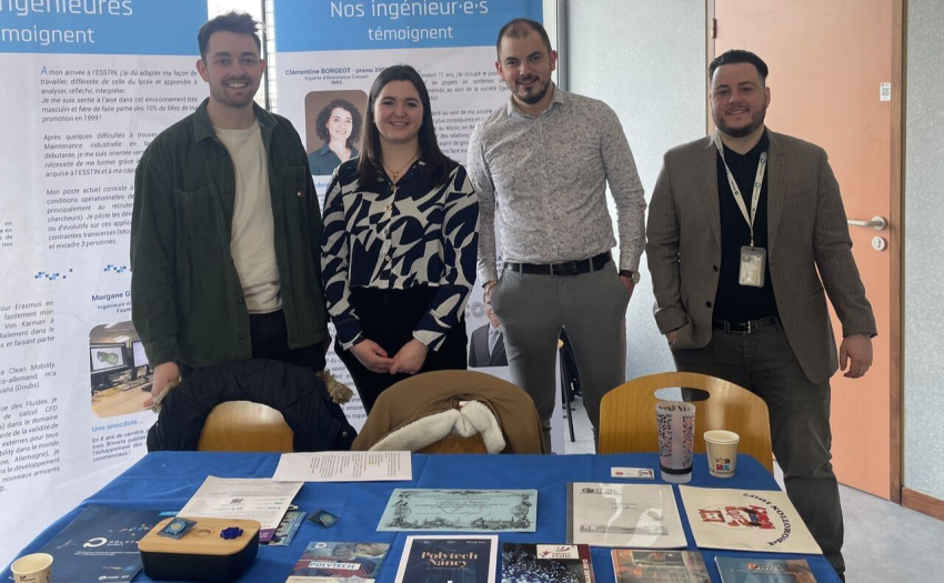 Gauthier, Laetitia, Thomas et Jonathan (de gauche à droite), présent de 10h à 17h au stand AIPN, pour la Journée Portes Ouvertes de l'École.